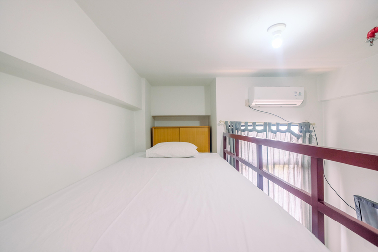 Great Deal Studio at Dave Apartment near Campus By Travelio, Depok