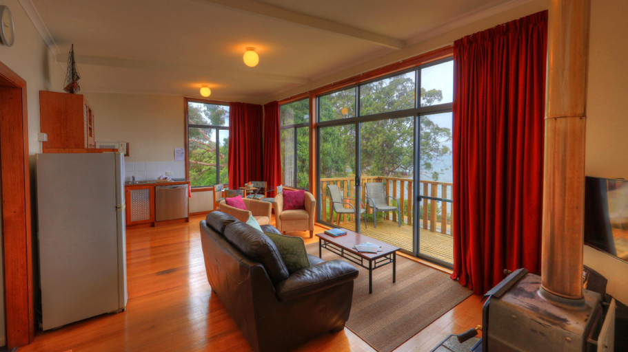 Public Area, Driftwood Cottages, Huon Valley