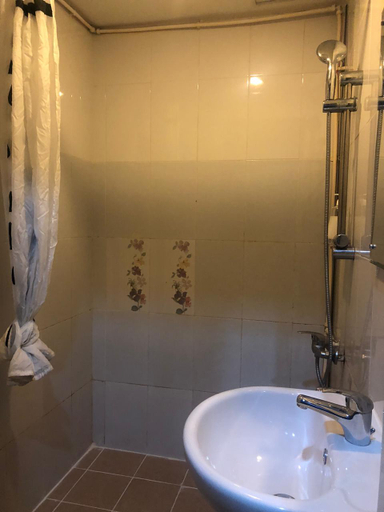 Bathroom 5, Studio at Nagoya Mansion by YNT, Batam