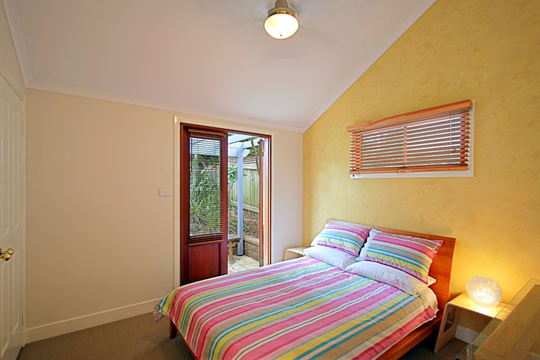 Bedroom 2, Harkaway - charming cottage in central Byron Bay, Byron