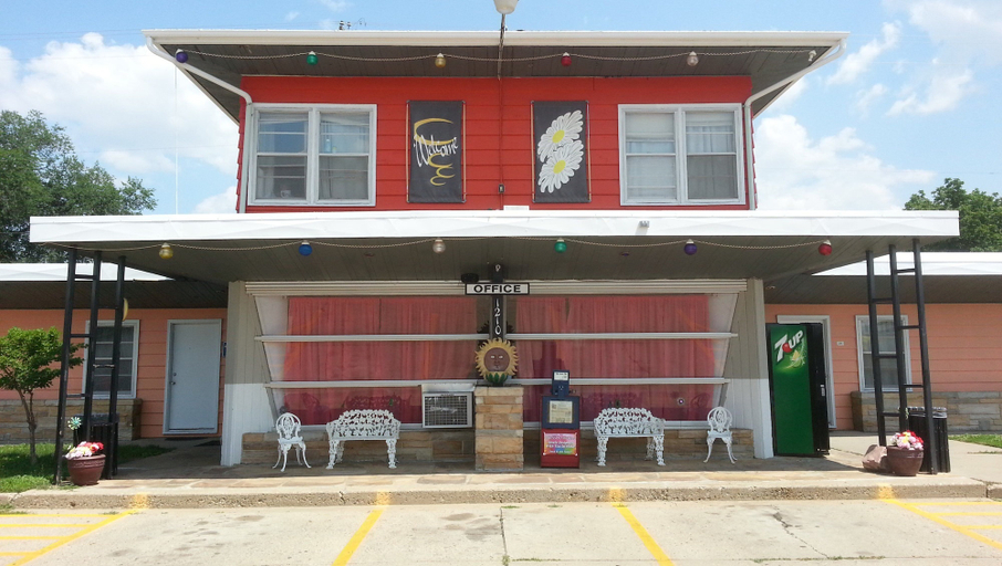 Exterior & Views 1, Broadway Inn Yankton, Yankton
