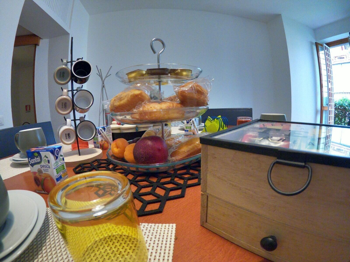 Food & Drinks 5, EMI's Guest House, Rome