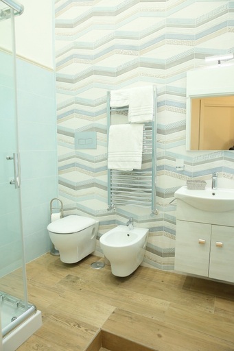 Bathroom 4, Casa Cairoli, Napoli