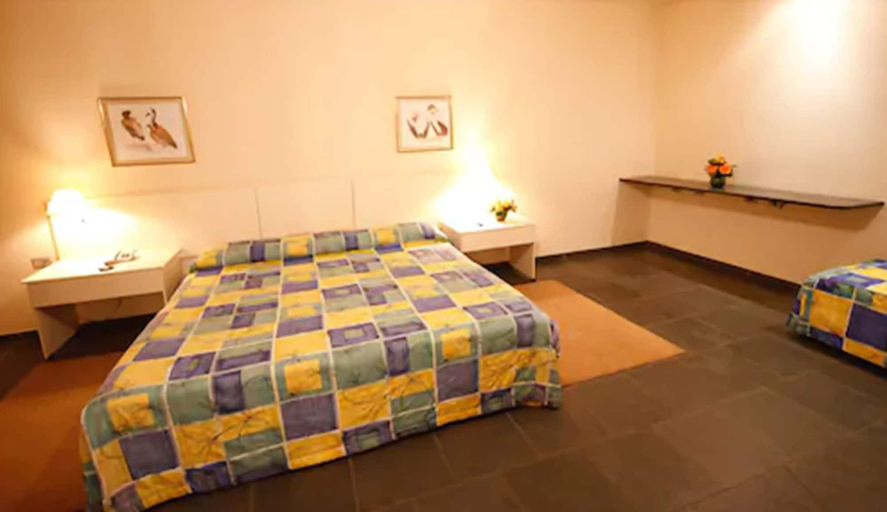 Bedroom 2, Grinbergs Village Hotel, Socorro