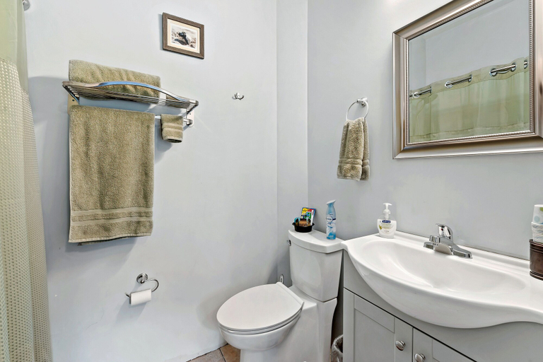 Bathroom 4, Four Mile Bed & Breakfast, Brunswick