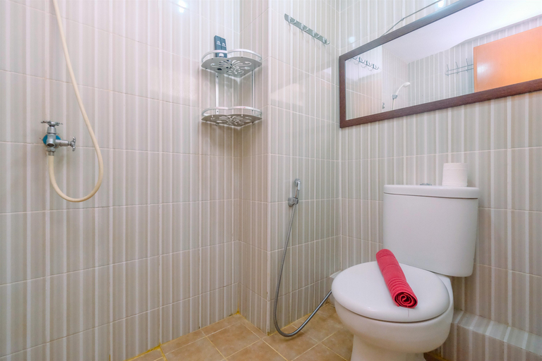 Bathroom 5, Comfortable and Tidy Studio at Cinere Resort Apartment By Travelio, Depok
