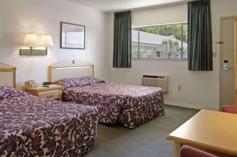 Bedroom 3, University Inn, Alachua