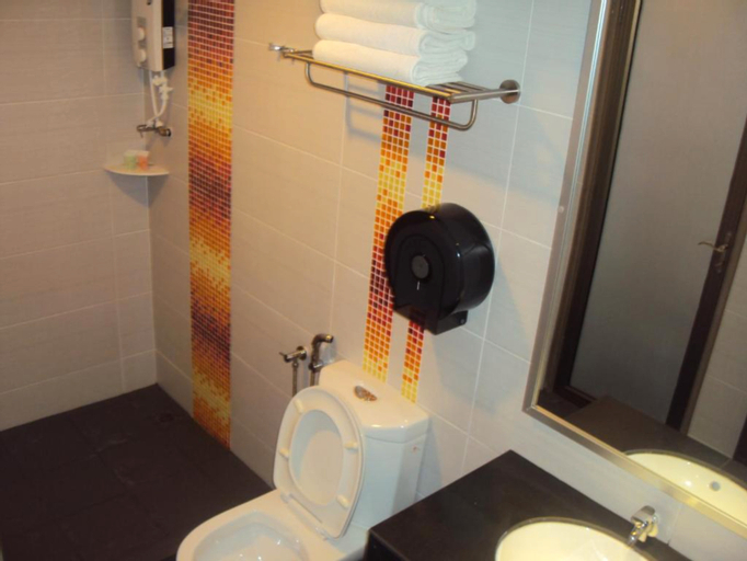 Bathroom 12