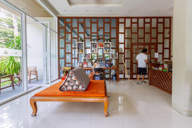 Public Area 2, Siamaze Hostel, Din Dang
