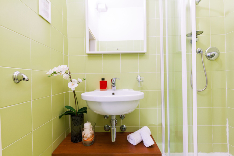 Bathroom 4, Hotel al Nuovo Porto, Rimini