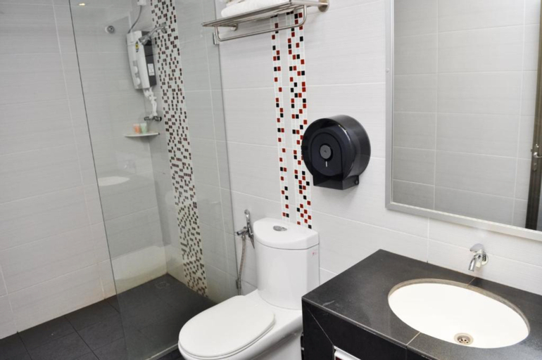Bathroom 14
