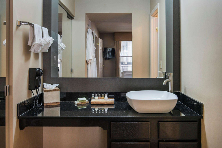 Bathroom 5, Cloverleaf Suites Columbus - Dublin, Franklin