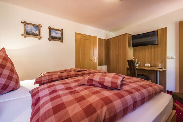 Bedroom 2, Pension Gimpl, Chiemgaukarte neu, Traunstein