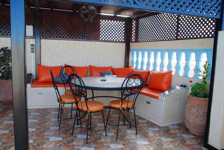 Charming Apartment in Mirleft with Balcony and Parking., Tiznit