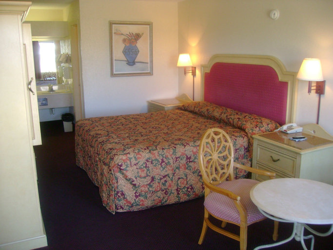 Bedroom 2, Western Motel Philadelphia, Neshoba
