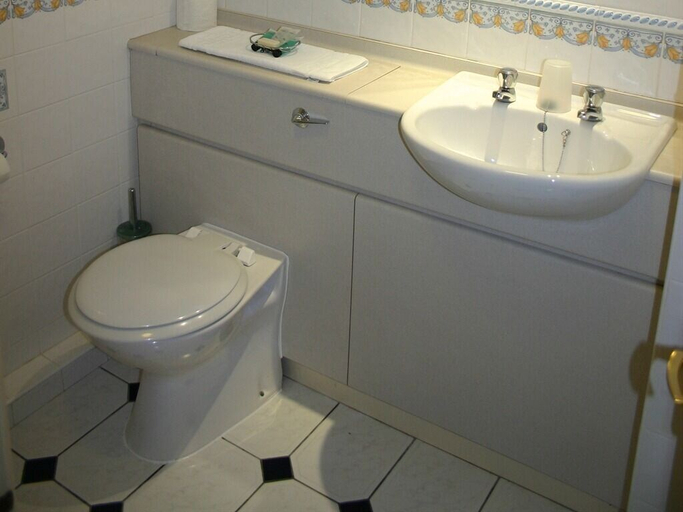 Bathroom 2, The Waggon & Horses, Cheshire East