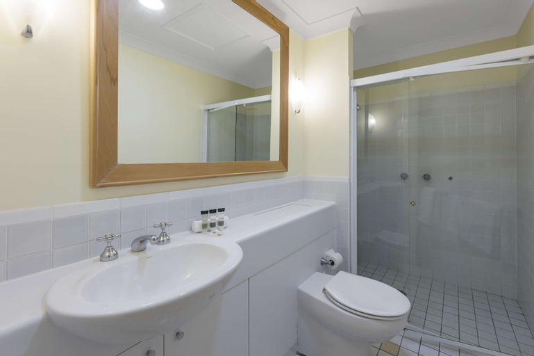 Bathroom 14