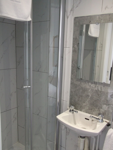 Bathroom 4, The Holmeleigh Hotel, Blackpool