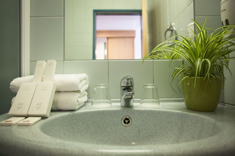 Bathroom 4, City Hotel Matyas, Budapesti