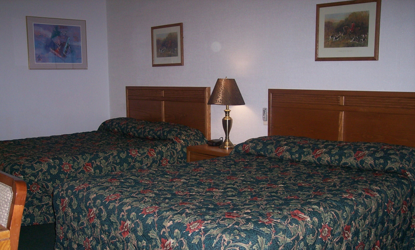 Bedroom 2, Grand View Motel Beaver Dam, Dodge