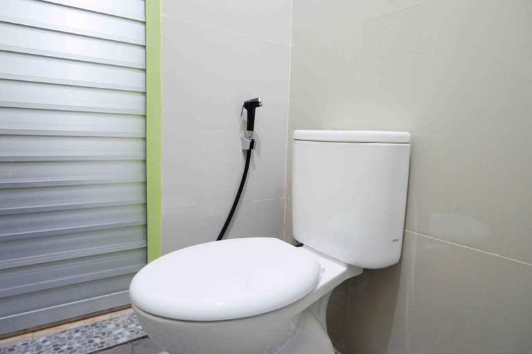 Bathroom 3, RedDoorz near Institut Pertanian Yogyakarta, Sleman