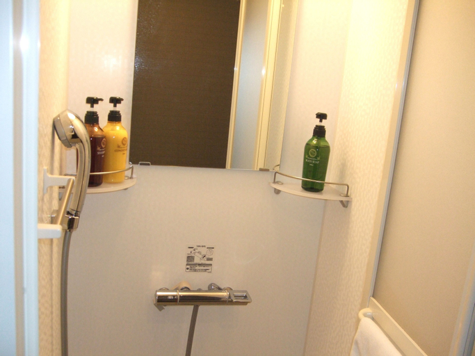 Bathroom 18