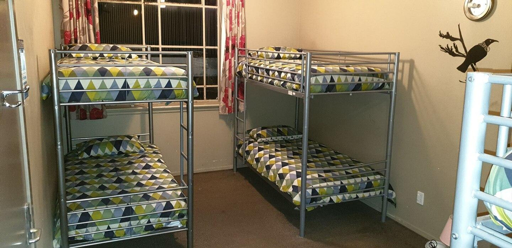UptownBackpackers 6  bed mixed dormitory , Dunedin