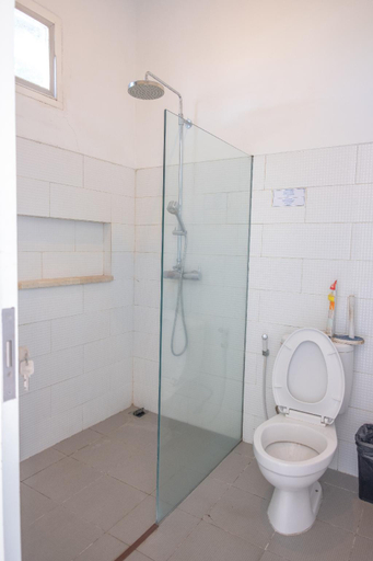 Bathroom, La Camera Bali Studio Room, Badung
