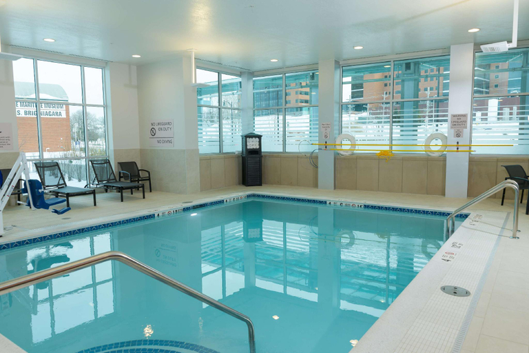 Sport & Beauty 5, Hampton Inn & Suites Erie/Bayfront, Erie