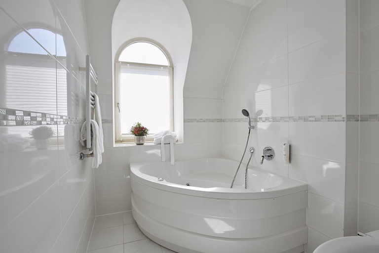 Bathroom 5, Hotel Beek, Baden-Baden