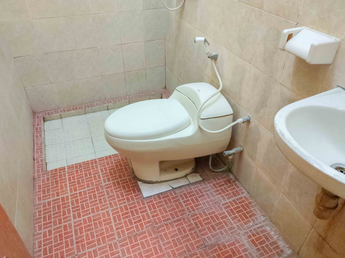 Bathroom 5, Hotel Widodo 1 Parangtritis RedPartner, Bantul