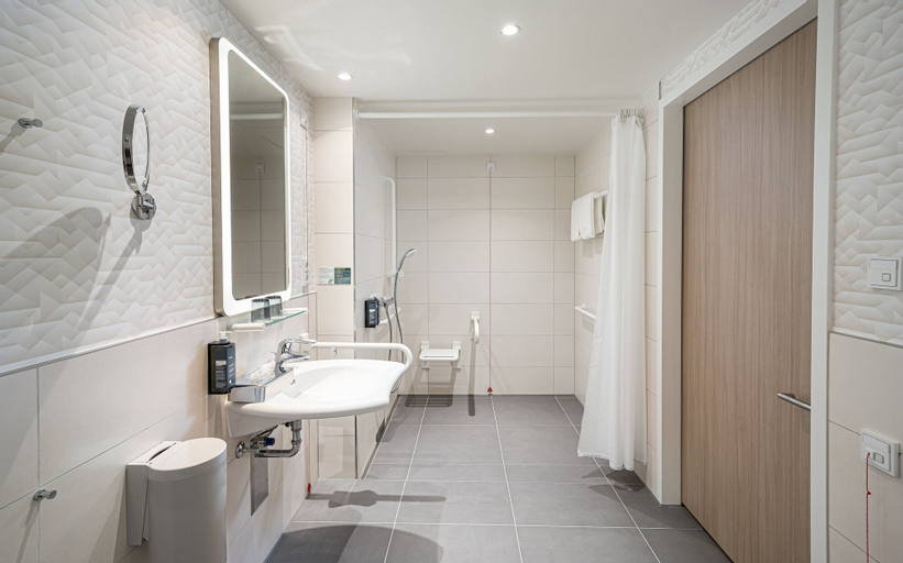 Bathroom 25