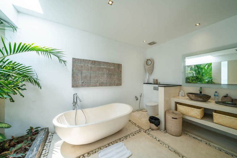 Bathroom 3, Elegant 3BR Villa Tira in Central Seminyak, Badung