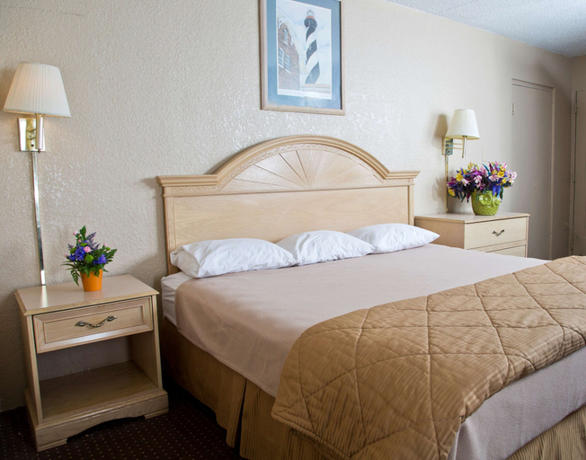 Bedroom 2, Budget Inn, Putnam