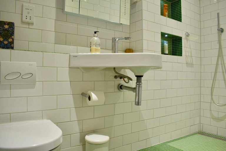 Bathroom 4, Charming 2 Bedroom Apartment in Kentish Town, London
