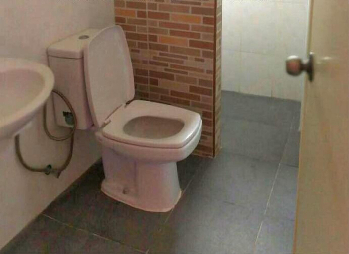 Bathroom 3, Nusreen Place, Thon Buri