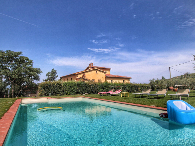 Spacious Holiday Home in Castelfranco di Sopra with Pool, Arezzo