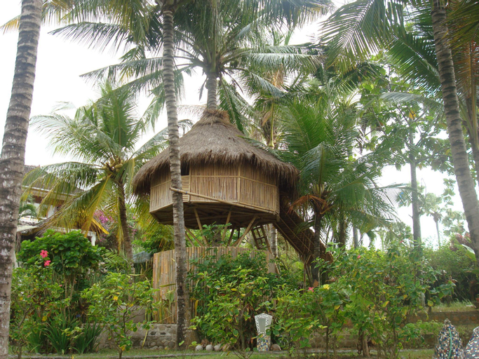 The Romantic Coconut Tree Hut of Villa Arjuna, Karangasem
