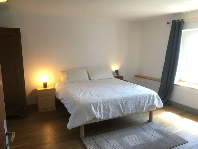 Charming Villa in Saizy with Private Pool, Nièvre