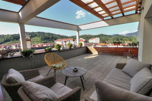 Lilly Dream Home DeLuxe Penthouse with a terrace, Istočno Sarajevo