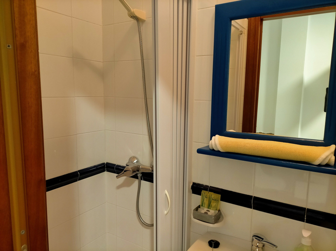 Bathroom 5, Pension atlantico, A Coruña