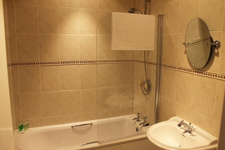 Bathroom, The Chequers Inn, Derbyshire