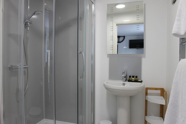 Bathroom 4, The Hatch Inn, Somerset