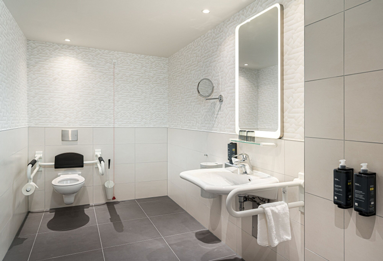 Bathroom 26