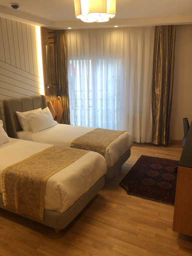 Bedroom 2, Maywood, Fatih