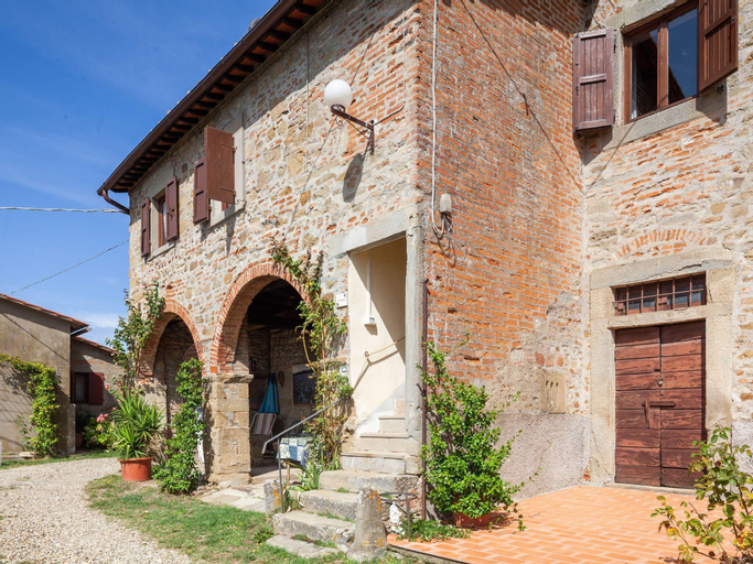 Farmhouse in Castelfranco Piandiscò with Terrace, Arezzo