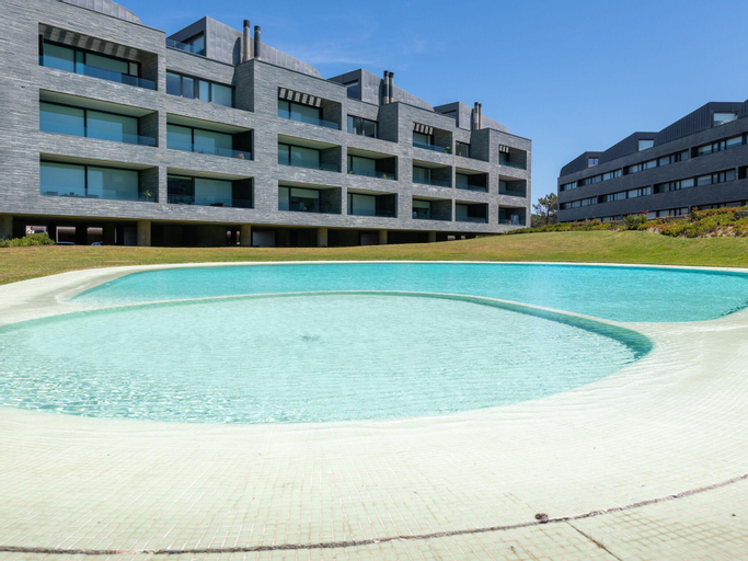 Others 2, Lovely Apartment With Swimming Pool in Apúlia, Esposende