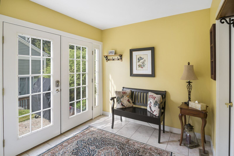 Public Area, 700 B Topnotch, Lamoille