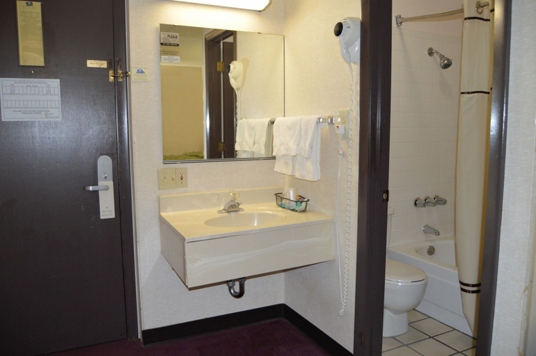 Bathroom 5, Extended Stay Warrenton Inn, Warren