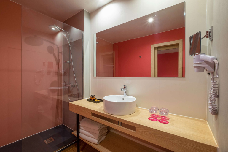 Bathroom 25